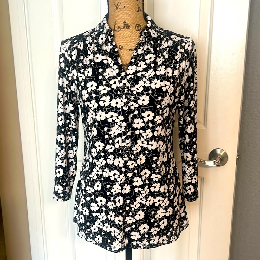 Black and white flower print Charter club Oxford shirt in size small